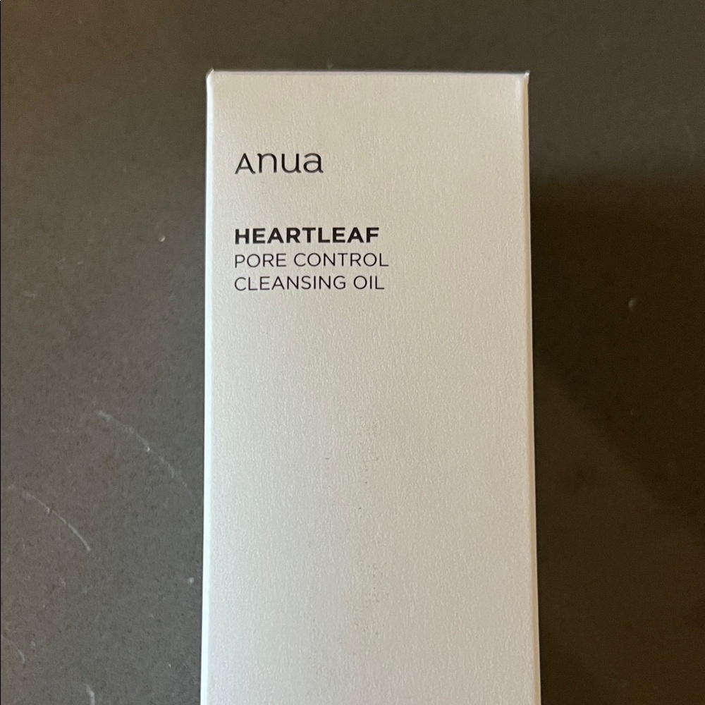 Heartleaf Pore Control Cleansing Oil - White